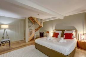 Place de la Nation Cozy 2BD Duplex